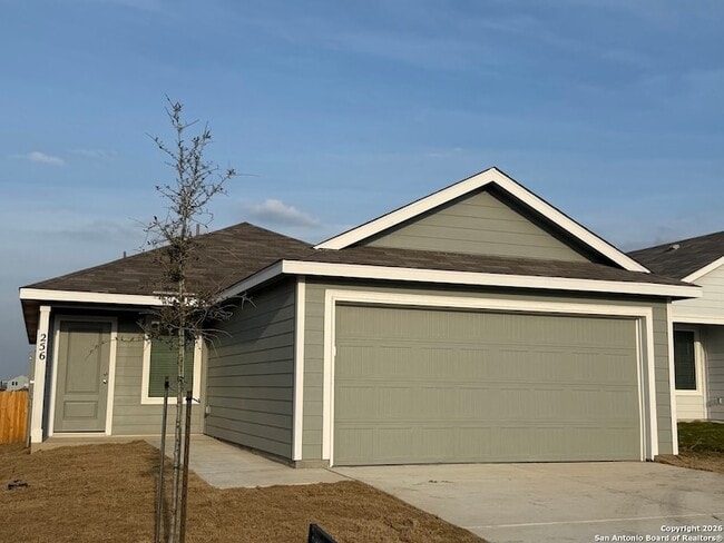 Photo - 256 Ottawa Wy