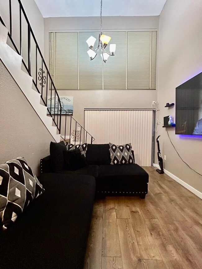 1305 W 46th St Unit 229