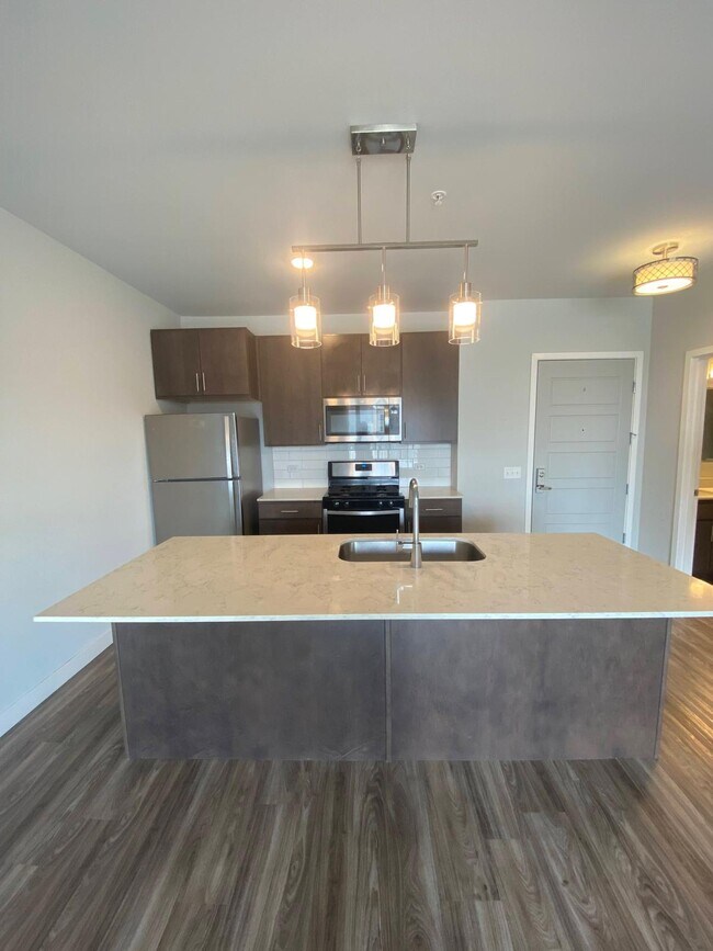 Kitchen - 2535 Watermark Ter Apartments Unit 204