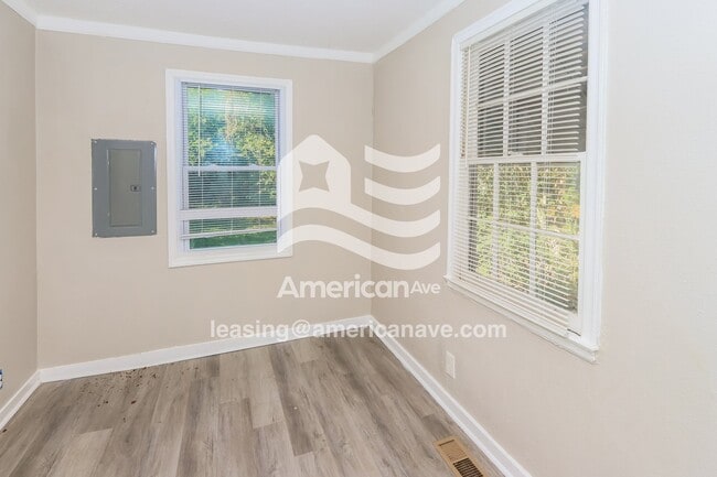 Photo - 211 Meadowdale Dr