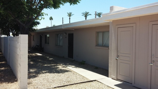 Building Photo - 4940 E Holly St Unit C Rental