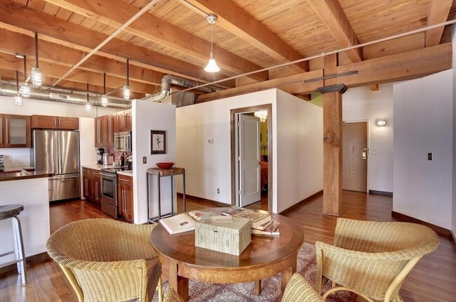 Photo - 400 N 1st St