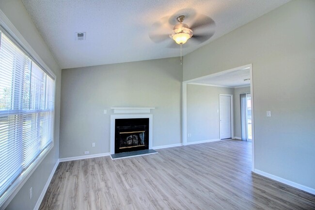 Photo - 329 McCotter Blvd