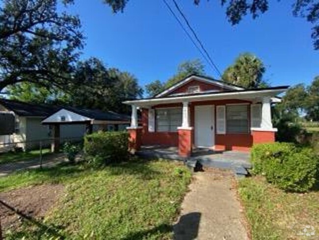 Building Photo - 2403 N Spring St Rental