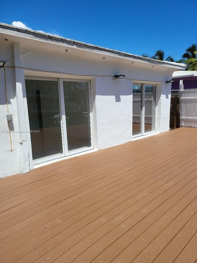 Photo - 7707 Hawthorne Ave