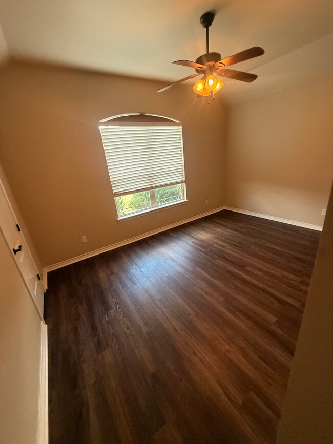 Building Photo - 2217 Bunker Hill Dr