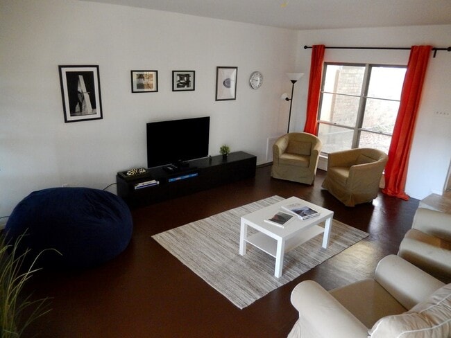 Building Photo - 9106 Emberglow Ln Unit Whole house