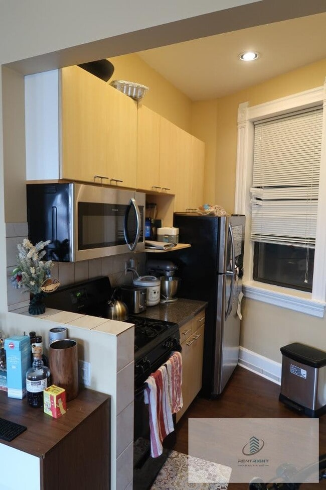 Photo - 1547 W Blackhawk St Unit 2C
