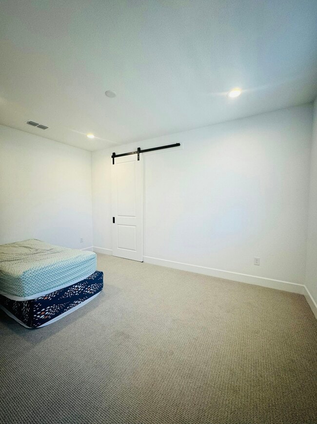 Photo - 175 Raven Cir