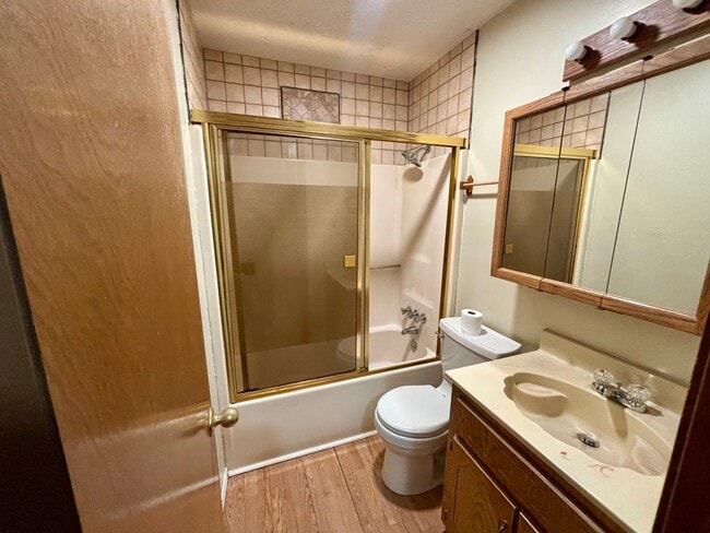 Photo - Introducing a charming 2-bedroom, 1-bathroom house in the desirable location of Russellville, AR.