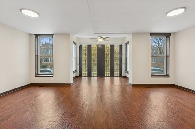 Photo - 3045 W Eastwood Ave