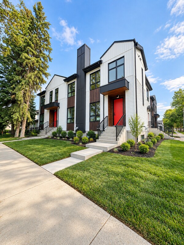 7007 105a St NW