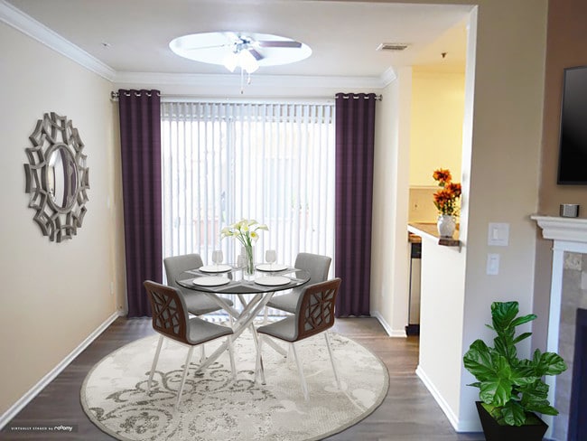 Photo - Warner Courtyard Apartments