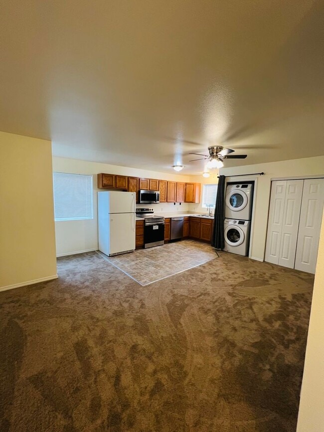 Photo - 915 Defoe St Unit A