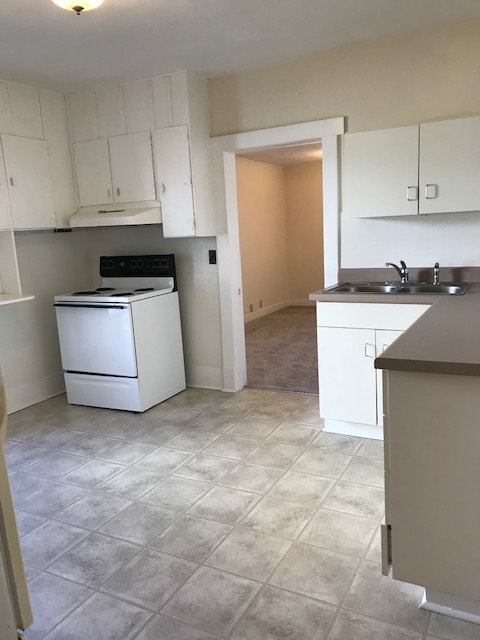 Kitchen - 1106 N Maple St Unit B