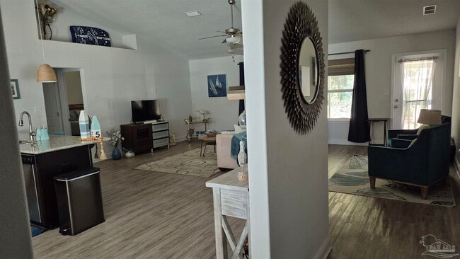 Photo - 2102 Fairchild St