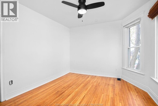 Photo - 1567 Cataraqui St