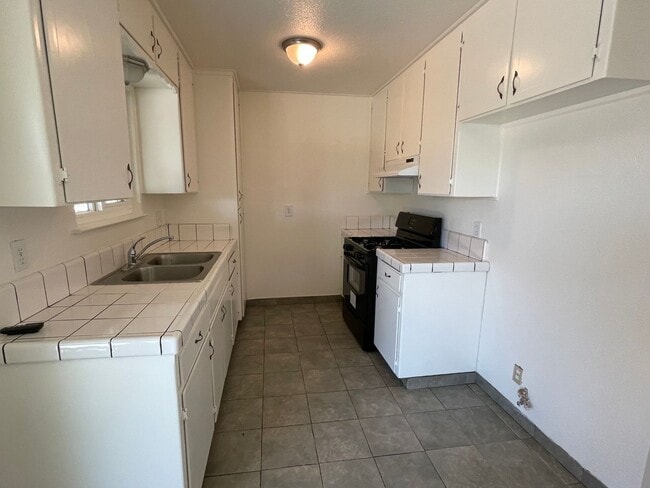 Photo - 4 Bedroom 2 Bath Ranch Style Home in Lemoore