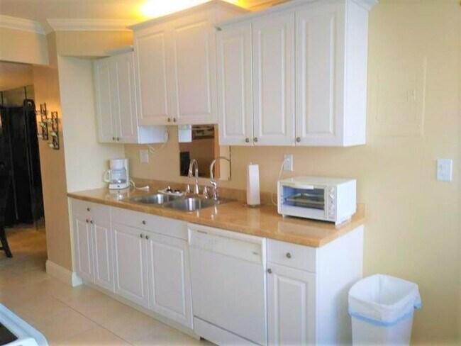 Photo - 100 Golden Isles Dr Unidad 511