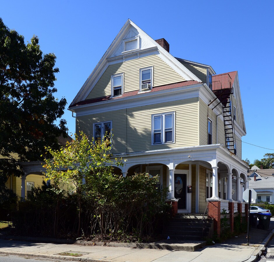 Photo - 162 Academy Ave Apartments