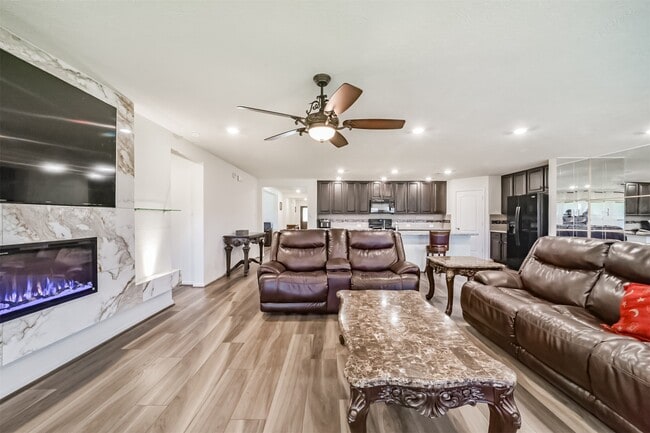 Photo - 25546 Kensington Lk Dr