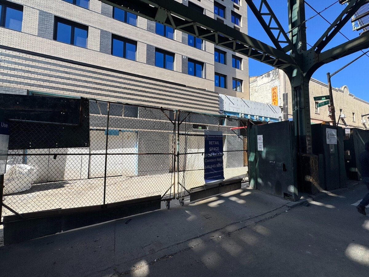 Photo - 1985 Jerome Ave Unit 0