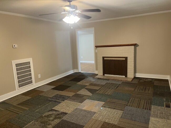 Photo - 852 Hornbuckle Rd