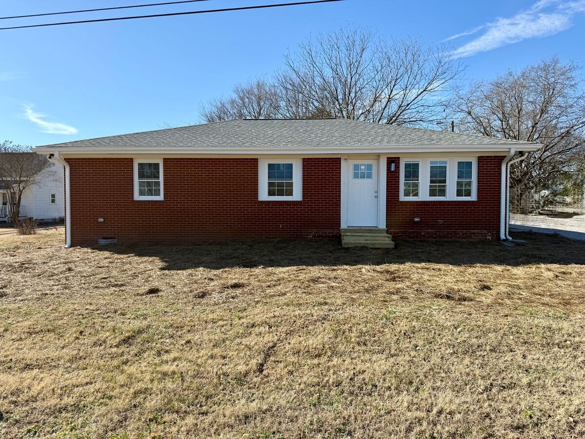 Single Family Ranch Completely Remodeled (with car port) - Single Family Ranch Completely Remodeled (with car port)