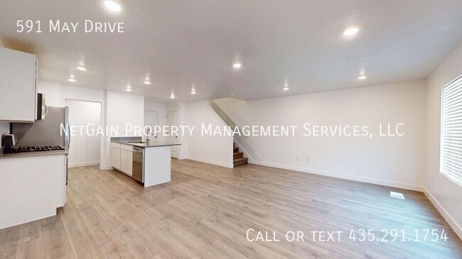 Photo - 591 S May Dr