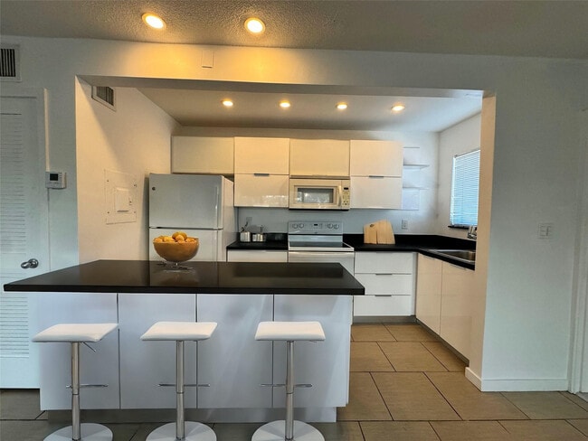 Photo - 2830 NE 30th Pl Unit 4