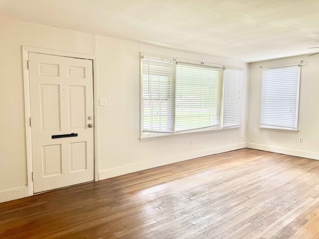 Photo - 10363 White Oak Dr