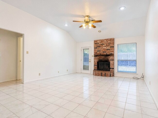 4605 High Pointe Dr