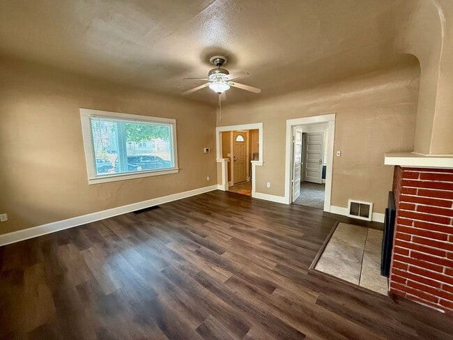 1520 W 11th Ave