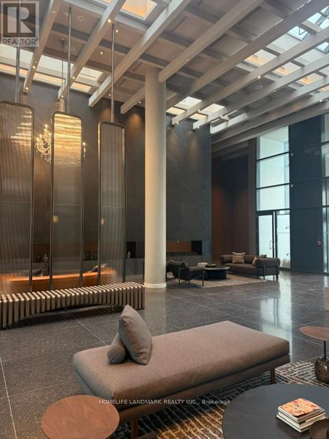 Photo - 8 Interchange Wy Unité 2212