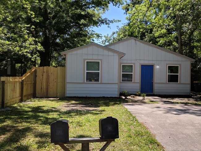 3304 Phyllis St Unit 2