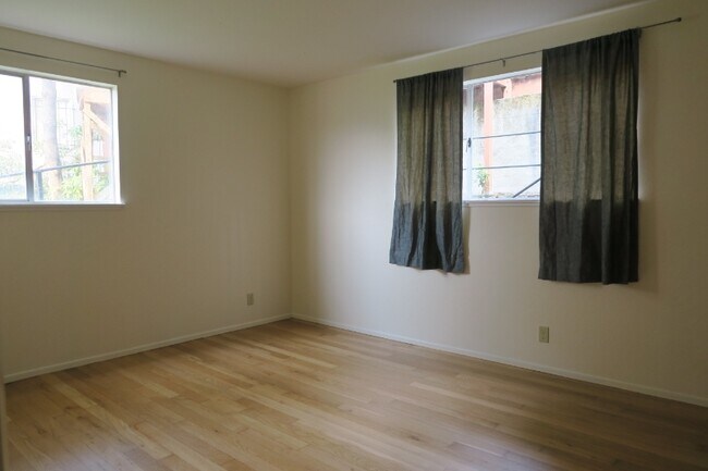 Photo - 5130 Manila Ave