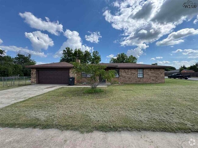 Building Photo - 4205 Wrangler Dr Rental