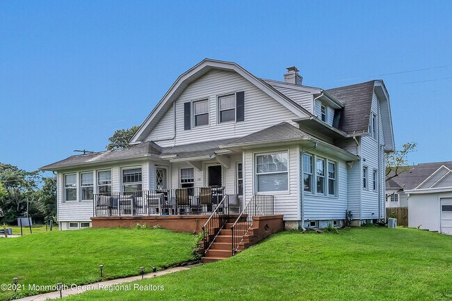 Photo - 110 Monmouth Dr House