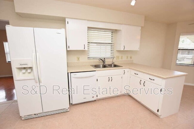 Photo - 2210 Harbor Town Ln