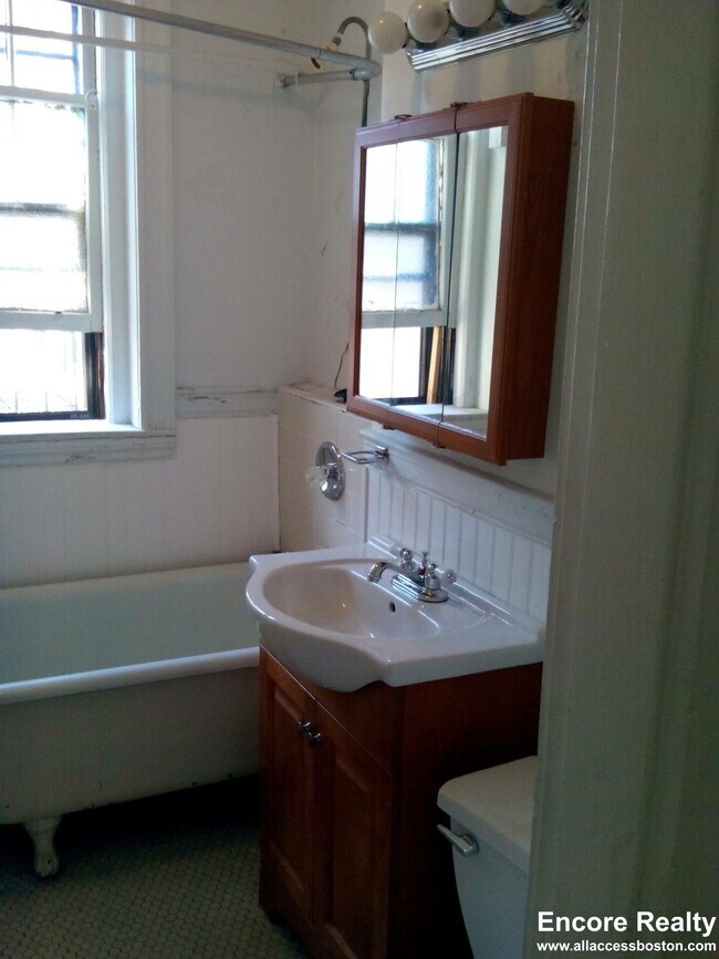 Photo - 317 Allston St Unidad 15