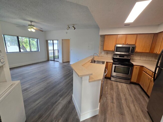 Photo - 2445 SW 18th Terrace Unidad 709