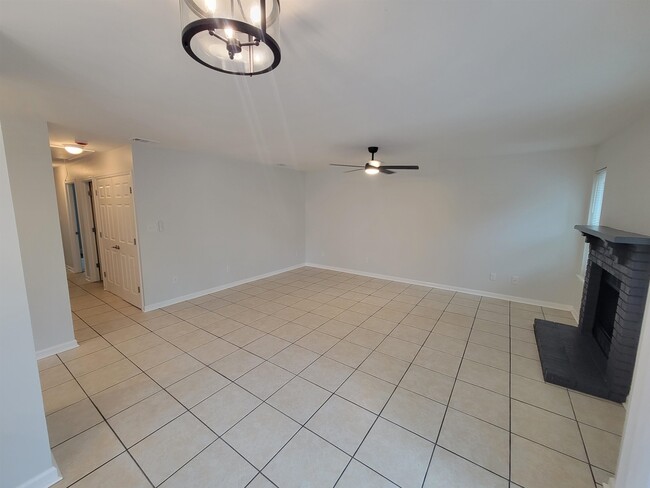 Photo - 1596 Misty Garden Way