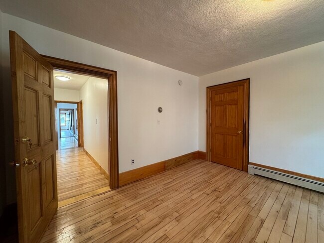 Photo - 114 Thorndike St Unidad #1