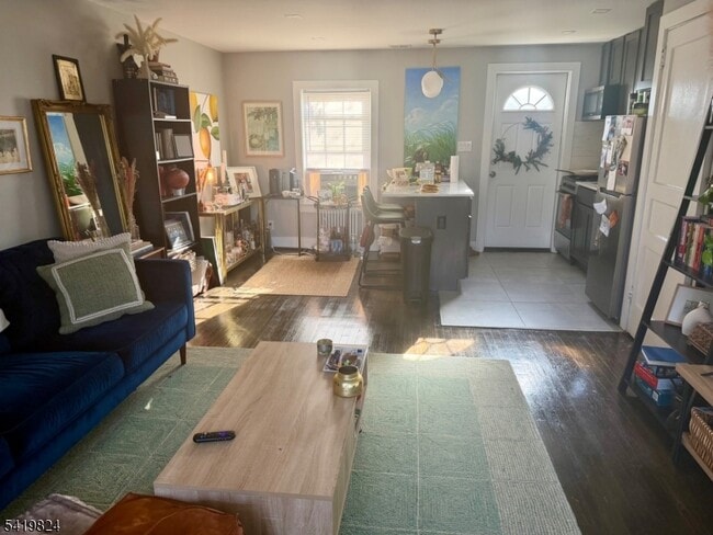 Building Photo - 10 Beech Spring Dr Unit 3g