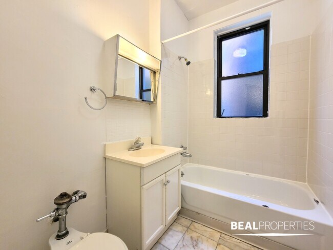 Photo - 721 W Barry Ave Condo Unit Studio
