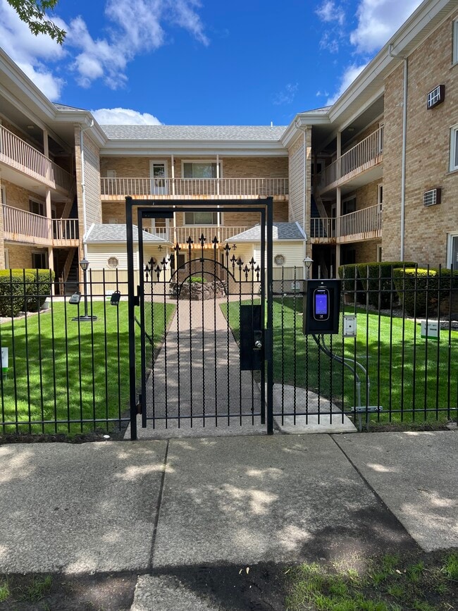Photo - 7206 W Wellington Ave