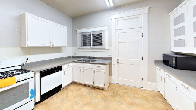 Photo - 1410 Indianola Ave