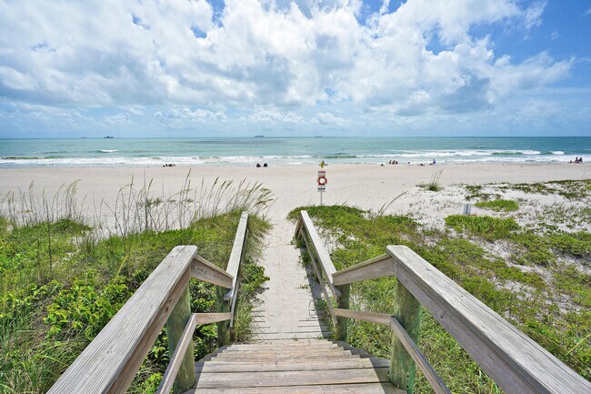 Photo - 4600 Ocean Beach Blvd Unidad 109