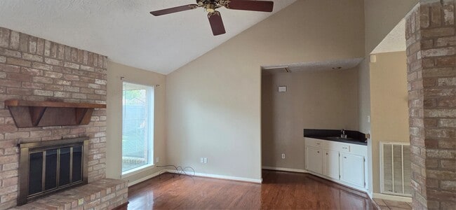 Photo - 1910 Quail Valley E Dr