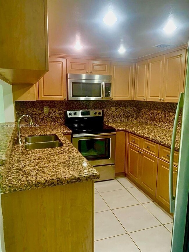 Building Photo - 8305 SW 152nd Ave Unit A-409